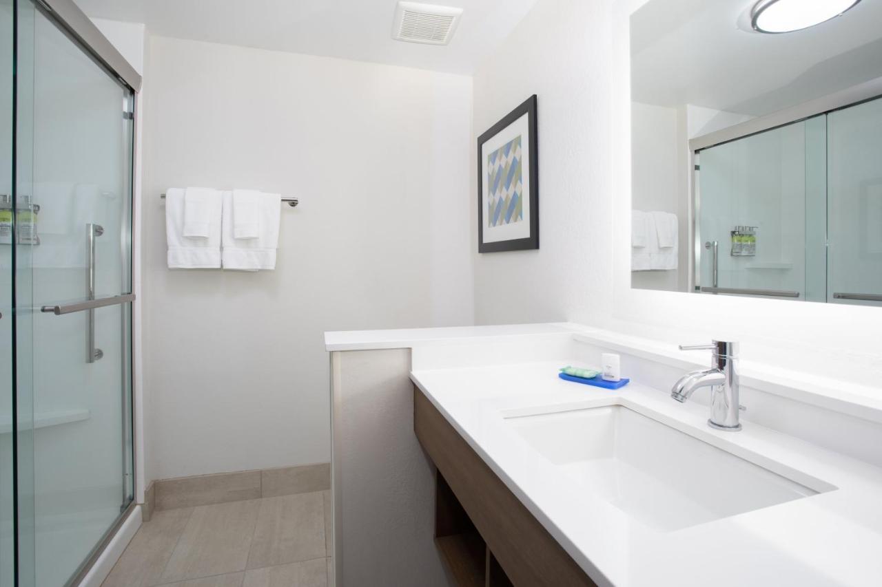 Express & - I-70 By Ihg Goodland